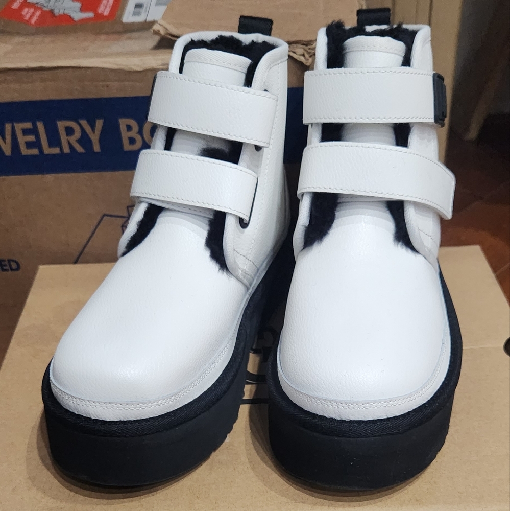 NEW IN BOX UGG Leather white platform strap boots US Womens size 5.5-6